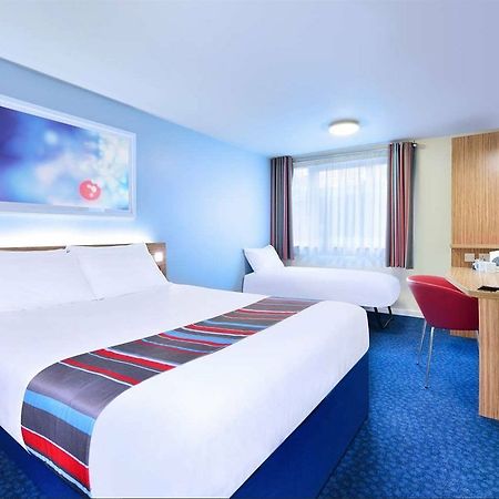 Travelodge Челмсфорд Екстериор снимка