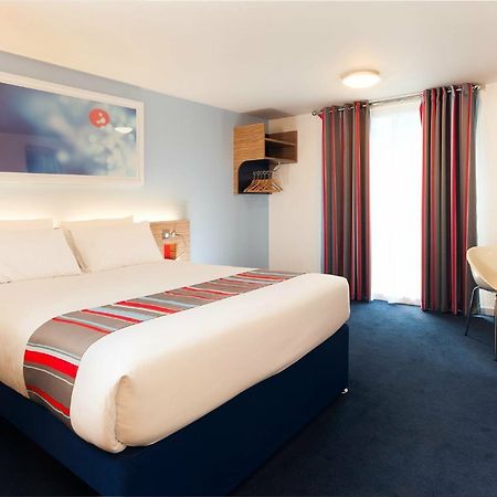 Travelodge Челмсфорд Екстериор снимка