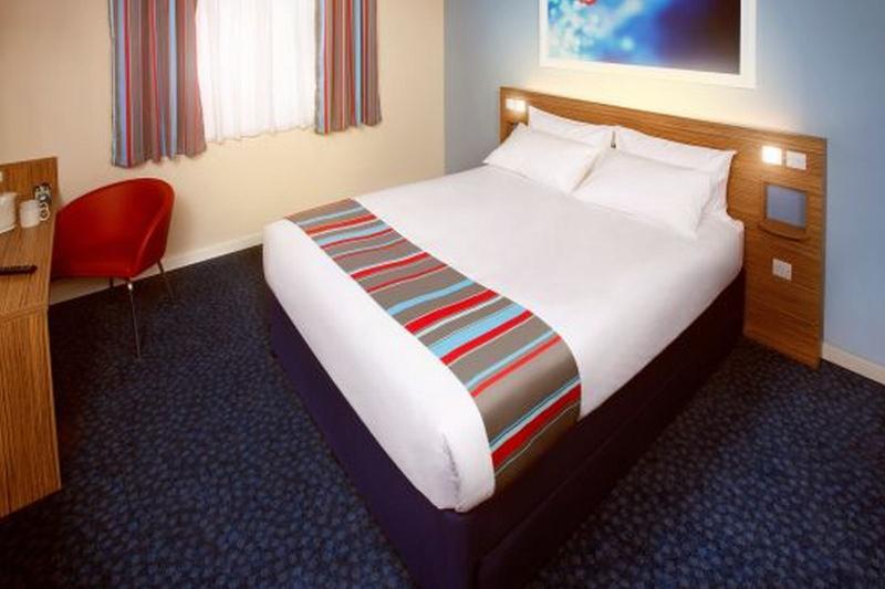 Travelodge Челмсфорд Екстериор снимка