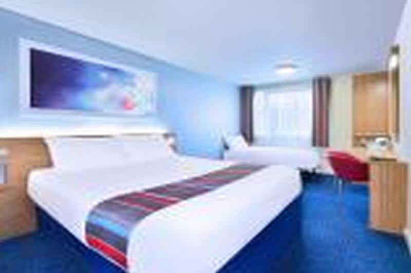 Travelodge Челмсфорд Екстериор снимка