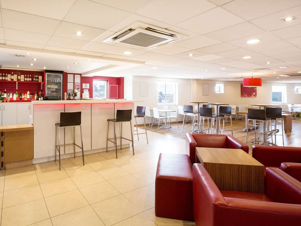 Travelodge Челмсфорд Ресторант снимка