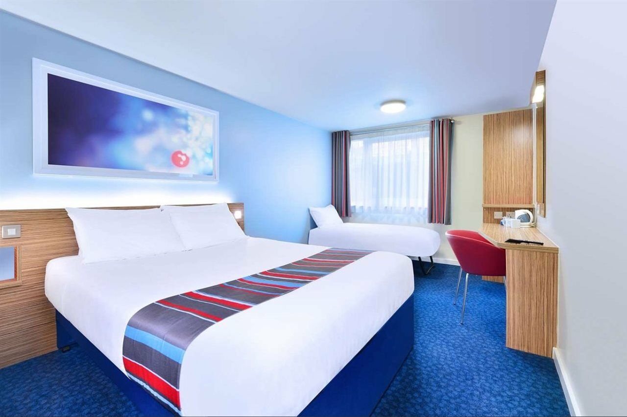 Travelodge Челмсфорд Екстериор снимка