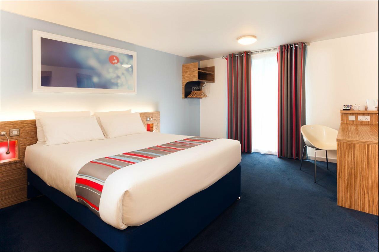 Travelodge Челмсфорд Екстериор снимка